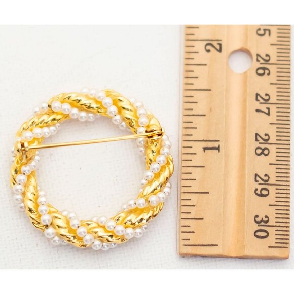 Vintage Circular Brooch in Gold Tone and White - A4 - Picture 2 of 2